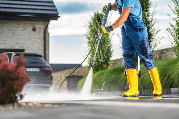 Best Pool Deck Cleaning  in Mabton, WA